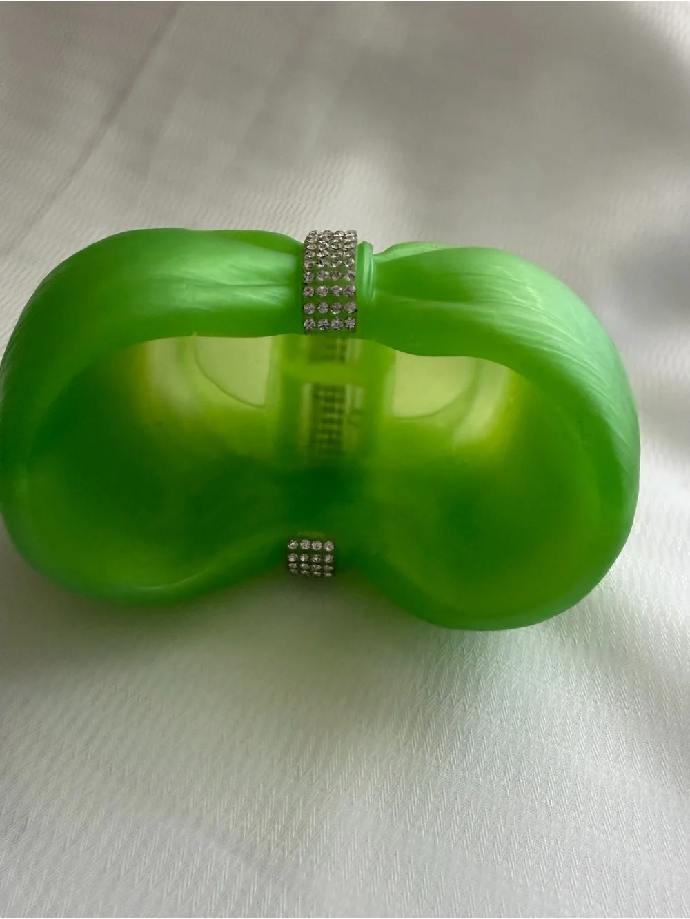 Handmade resin bow holder!  4.33”x 3.15”